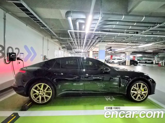 Porsche Panamera 2.9 AWD E-Hybrid — пробег 17 500 км — фото 4 из 5