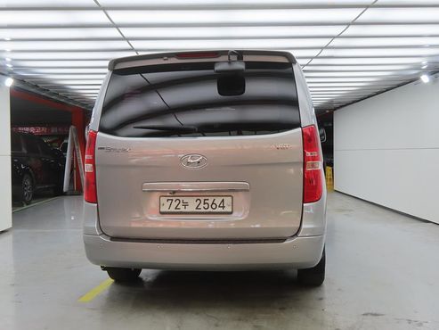 Hyundai Starex 12-Seater Wagon CVX Luxury — пробег 136 543 км — фото 3 из 5