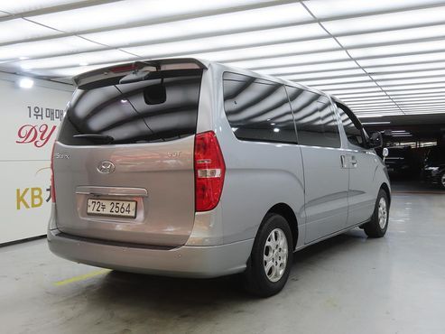 Hyundai Starex 12-Seater Wagon CVX Luxury — пробег 136 543 км — фото 4 из 5