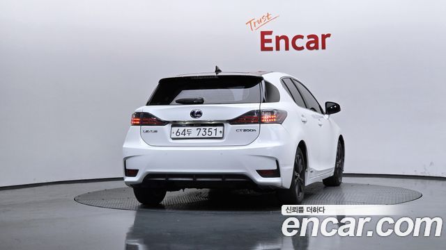 Lexus CT200h из Кореи Encar