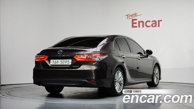 Toyota Camry 2.5 XLE Hybrid — пробег 161 540 км — фото 2 из 5