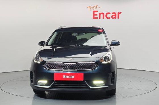 Kia Niro Prestige — пробег 110 547 км — фото 3 из 5