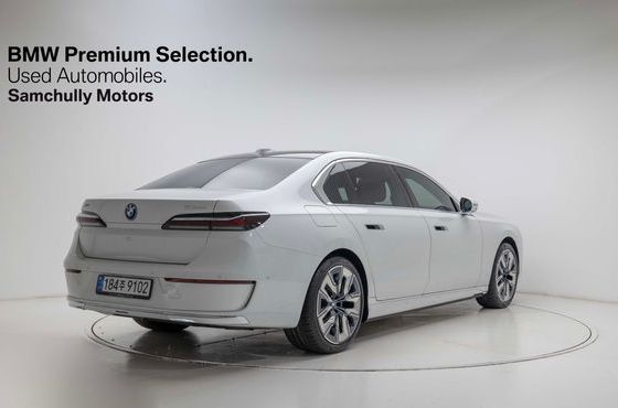 BMW 7-Series 750e xDrive Design Pure Excellence — пробег 9 200 км — фото 2 из 5