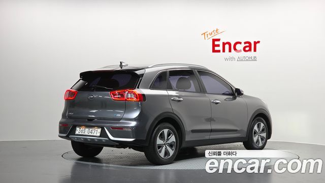 Kia Niro Prestige — пробег 60 538 км — фото 2 из 5