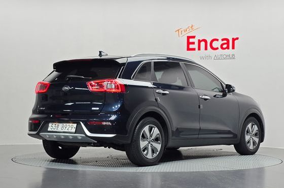 Kia Niro Prestige — пробег 152 939 км — фото 2 из 5