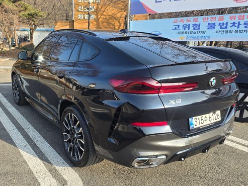 BMW X6 xDrive40i M Sport — пробег 2 965 км — фото 3 из 5