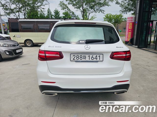 Mercedes-Benz GLC-Class GLC300 4MATIC AMG Line — пробег 29 061 км — фото 3 из 5