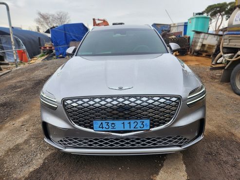 Genesis GV70 e-AWD — пробег 700 км — фото 1 из 5