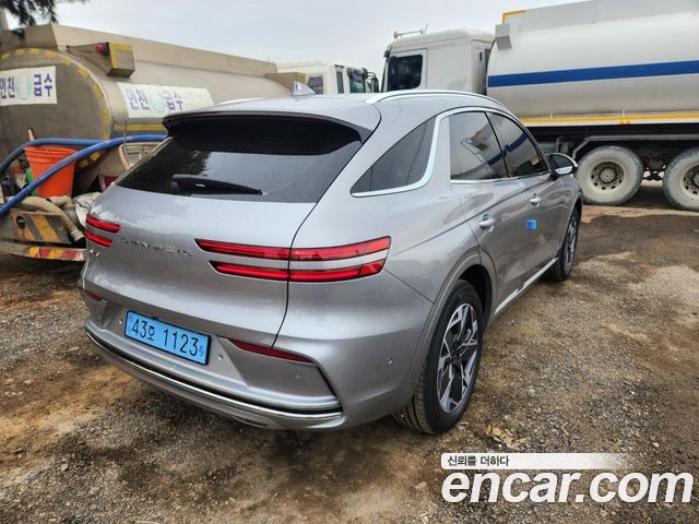 Genesis GV70 e-AWD — пробег 700 км — фото 4 из 5