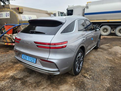 Genesis GV70 e-AWD — пробег 700 км — фото 4 из 5