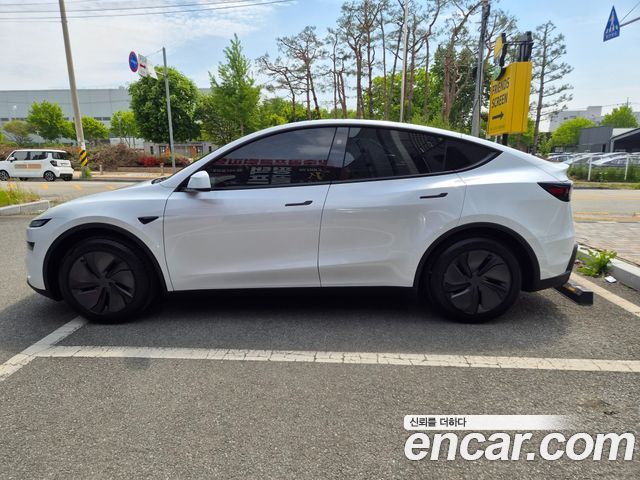 Tesla Model Y Premium RWD — пробег 500 км — фото 3 из 5