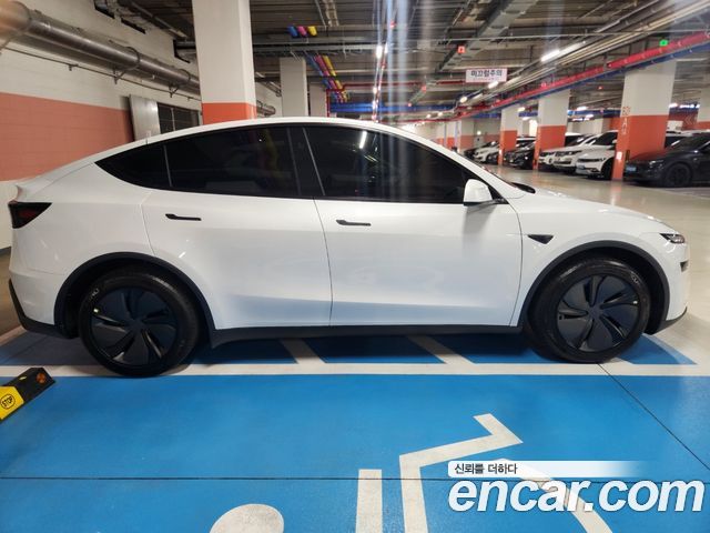 Tesla Model Y Premium RWD — пробег 500 км — фото 4 из 5