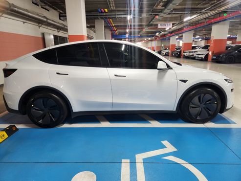 Tesla Model Y Premium RWD — пробег 500 км — фото 4 из 5