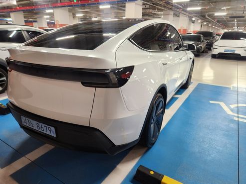 Tesla Model Y Premium RWD — пробег 500 км — фото 5 из 5