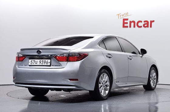 Lexus ES Supreme XV60 — пробег 137 705 км — фото 2 из 5
