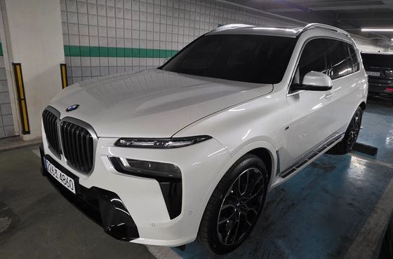 BMW X7 xDrive 40i M Sport 7STR — пробег 15 000 км — фото 3 из 5