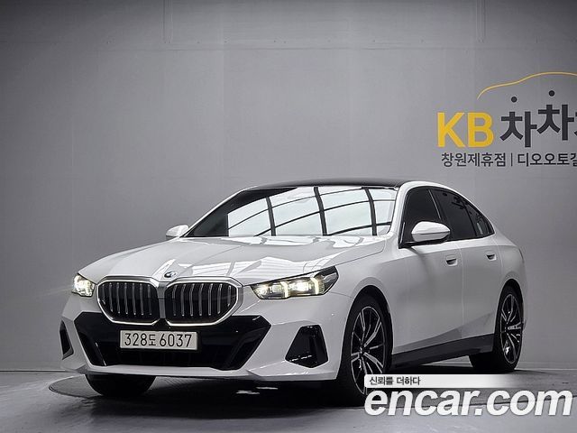 BMW 5-Series 530i xDrive M Sport — пробег 4 701 км — фото 1 из 5