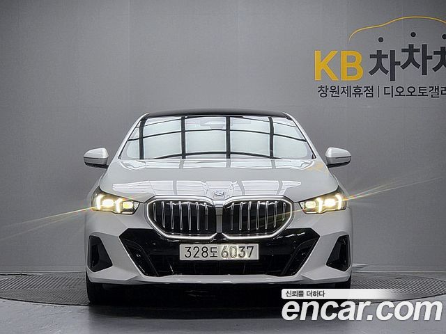 BMW 5-Series 530i xDrive M Sport — пробег 4 701 км — фото 3 из 5