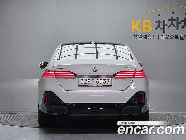 BMW 5-Series 530i xDrive M Sport — пробег 4 701 км — фото 4 из 5