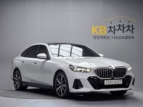 BMW 5-Series 530i xDrive M Sport — пробег 4 701 км — фото 5 из 5
