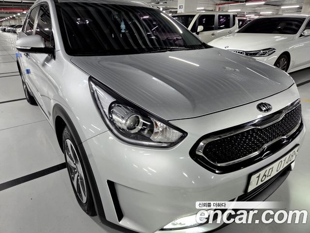 Kia Niro Prestige — пробег 222 230 км — фото 2 из 5