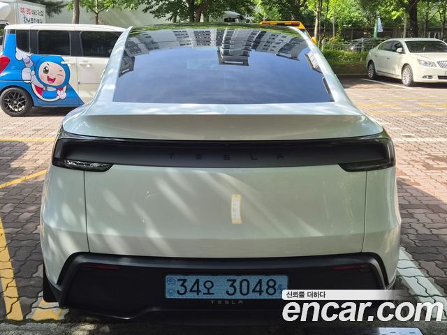 Tesla Model Y Premium RWD — пробег 928 км — фото 2 из 5