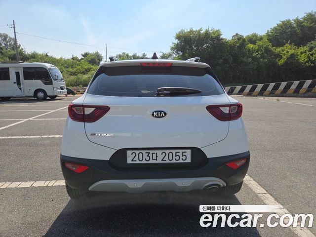 Kia Stonic из Кореи Encar