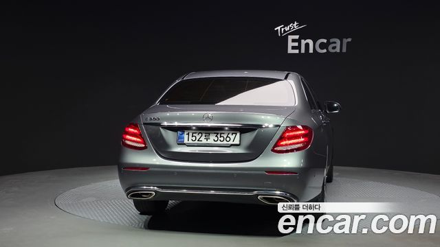 Mercedes-Benz E-Class E300 Avantgarde — пробег 104 998 км — фото 4 из 5