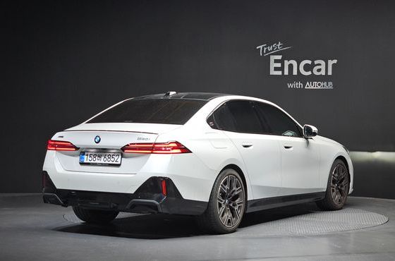 BMW 5-Series 530i xDrive M Sport Pro Special Edition — пробег 7 684 км — фото 2 из 5
