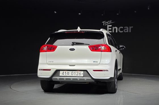 Kia Niro Prestige — пробег 85 601 км — фото 4 из 5