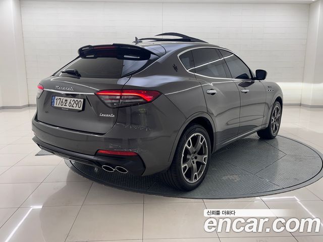 Maserati Levante из Кореи Encar