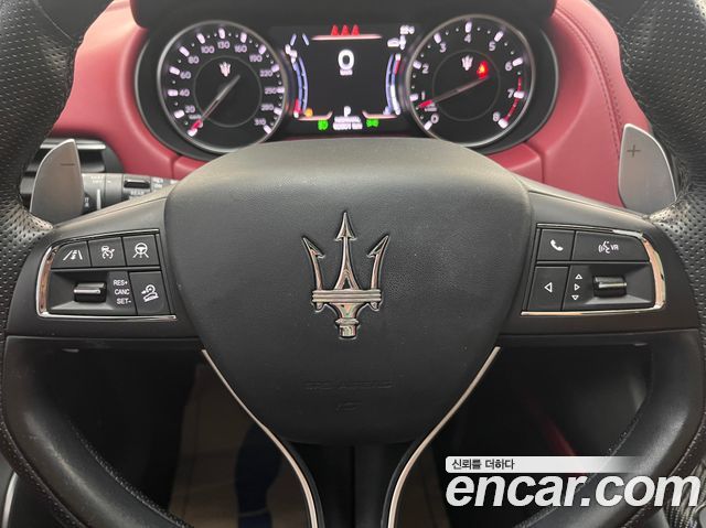 Maserati Levante из Кореи Encar