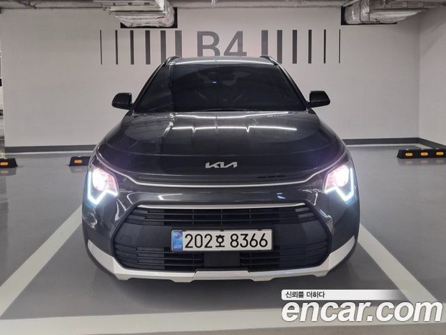 Kia Niro Prestige — пробег 22 300 км — фото 1 из 5