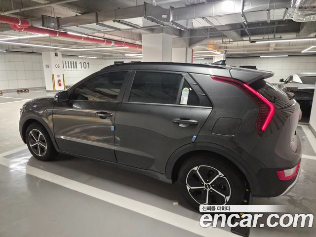 Kia Niro Prestige — пробег 22 300 км — фото 5 из 5