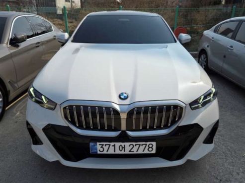 BMW 5-Series 520i M Sport — пробег 1 611 км — фото 1 из 5