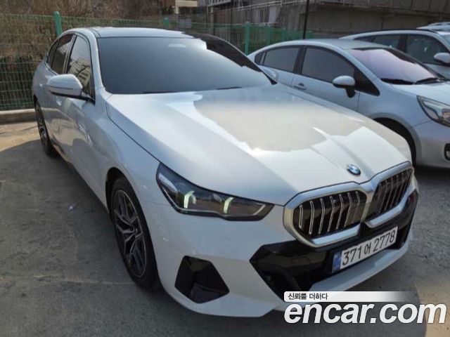 BMW 5-Series 520i M Sport — пробег 1 611 км — фото 2 из 5