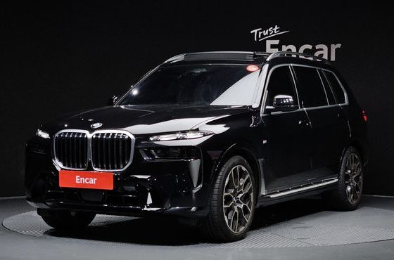 BMW X7 xDrive 40i M Sport 7STR — пробег 4 045 км — фото 1 из 5