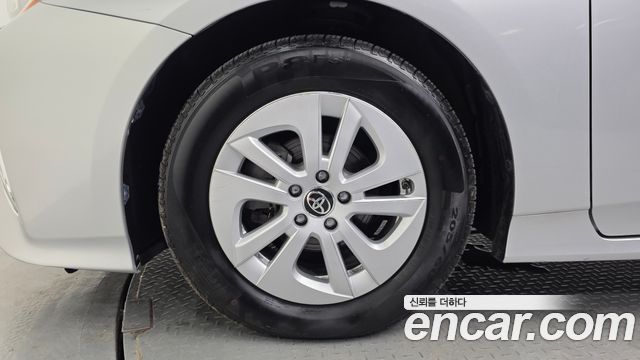 Toyota Prius из Кореи Encar
