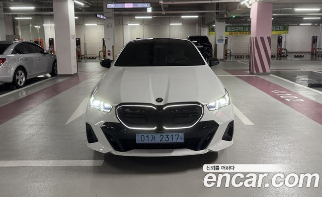 BMW i5 eDrive 40 M Sport — пробег 18 000 км — фото 1 из 5