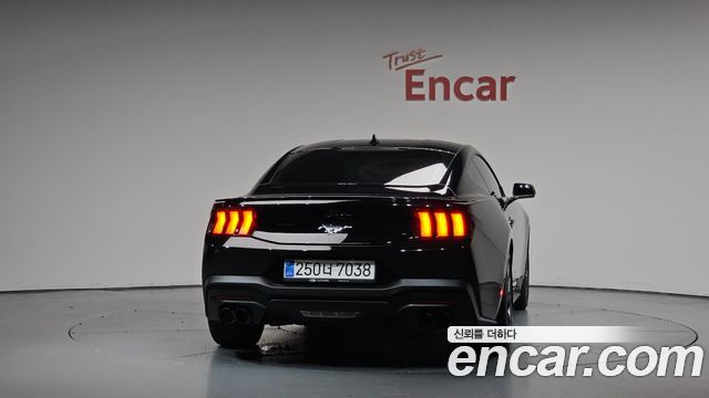 Ford Mustang 2.3 EcoBoost Premium Coupe — пробег 6 398 км — фото 4 из 5