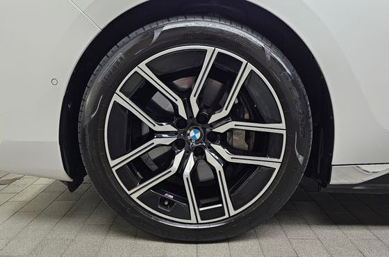 BMW i7 xDrive 60 M sport — пробег 31 643 км — фото 5 из 5