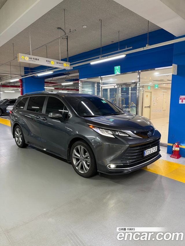 Toyota Sienna 2.5 Hybrid 2WD — пробег 9 814 км — фото 1 из 5