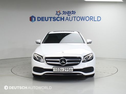 Mercedes-Benz E-Class E300 Avantgarde — пробег 46 997 км — фото 4 из 5