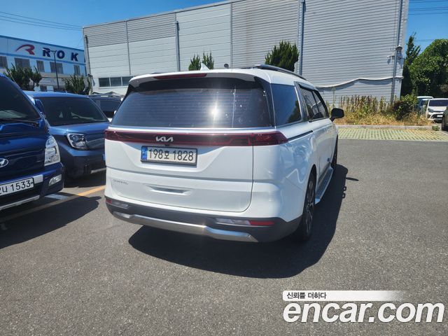 Kia Carnival 9-Seater Signature — пробег 68 505 км — фото 3 из 5