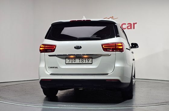 Kia Carnival 11-Seater Prestige — пробег 127 313 км — фото 4 из 5