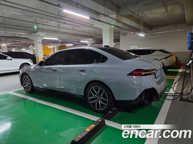 BMW i5 eDrive 40 M Sport — пробег 38 000 км — фото 2 из 5