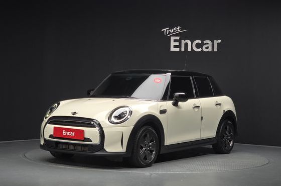 Mini Cooper 5Door Classic Third Generation — пробег 31 599 км — фото 1 из 5