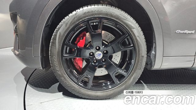 Maserati Levante из Кореи Encar