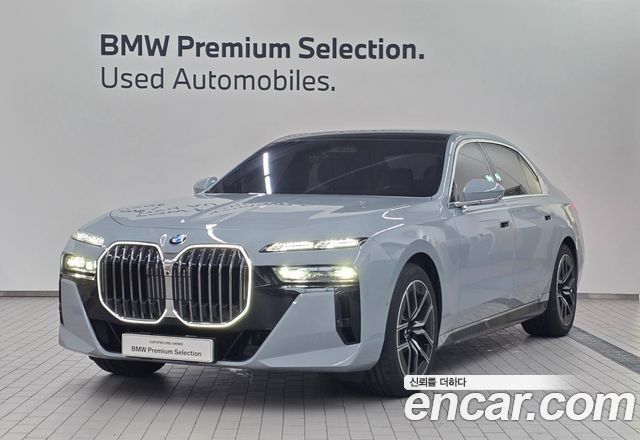 BMW 7-Series 740i xDrive M Sport — пробег 4 200 км — фото 1 из 5