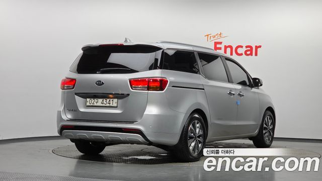 Kia Carnival 9-seater Luxury — пробег 214 747 км — фото 2 из 5
